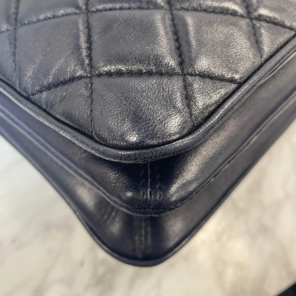 CHANEL shoulder bag